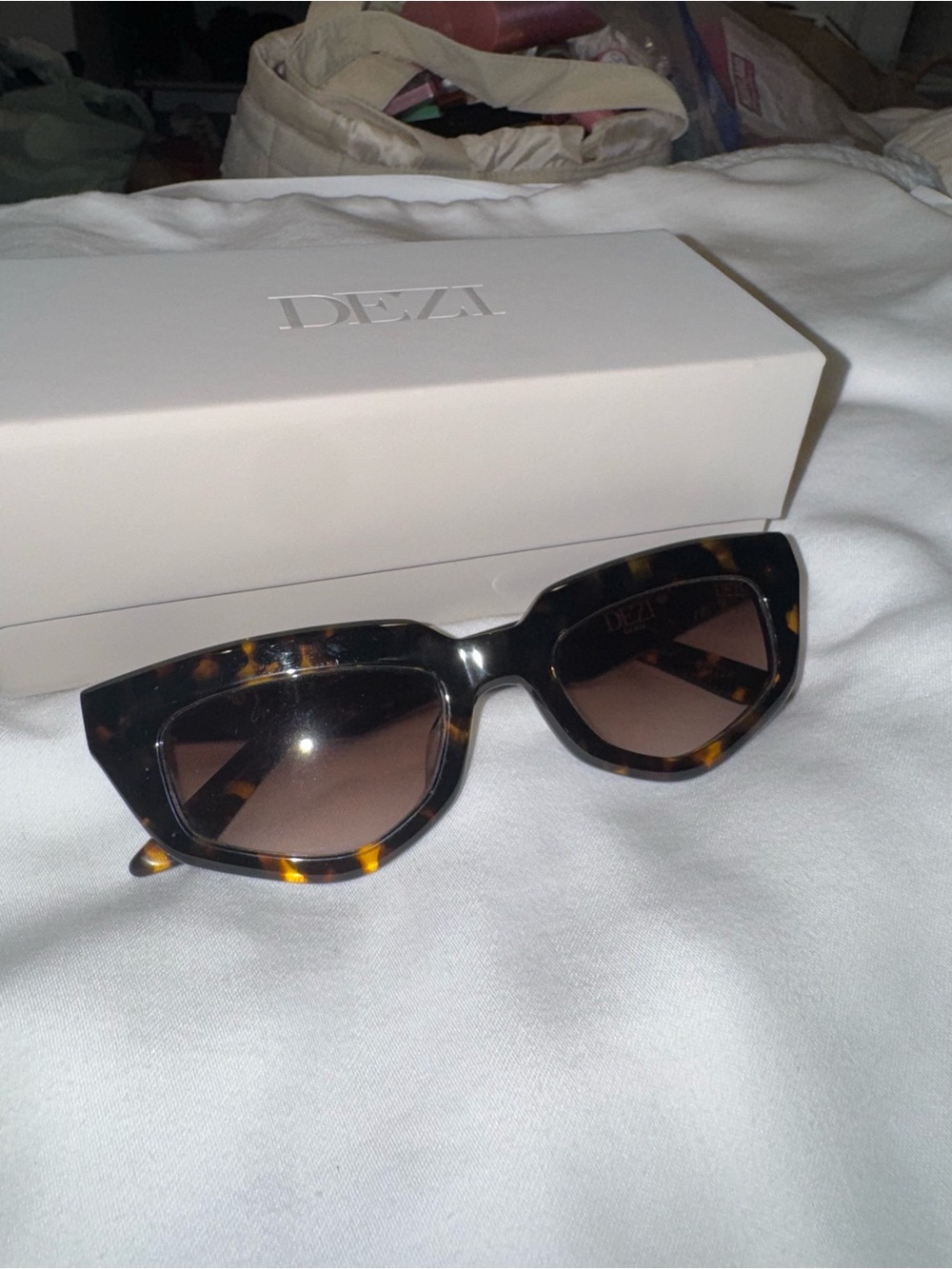 DEZI On Read brown tortoise sunglasses